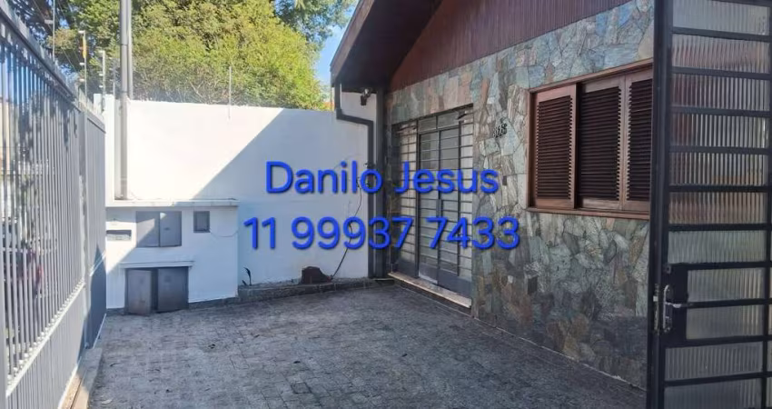 Casa 3 dormitórios, 10 vagas. FL51