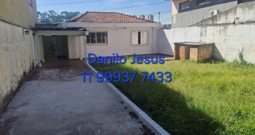 Casa com 2 dormitórios e 5 vagas. FL51