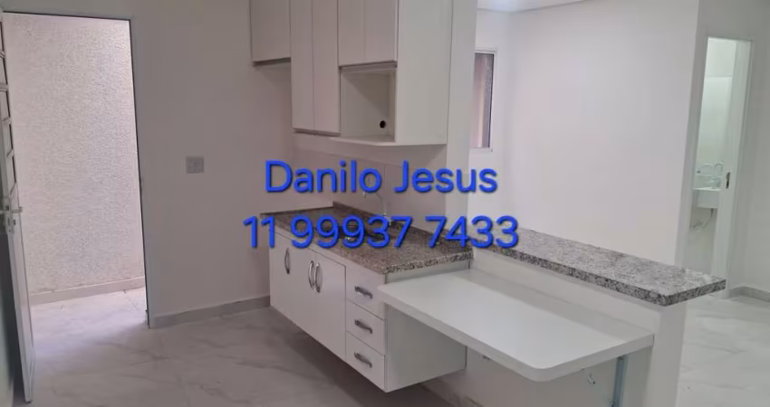 Casa com 2 dormitórios e 2 banheiros. FL51