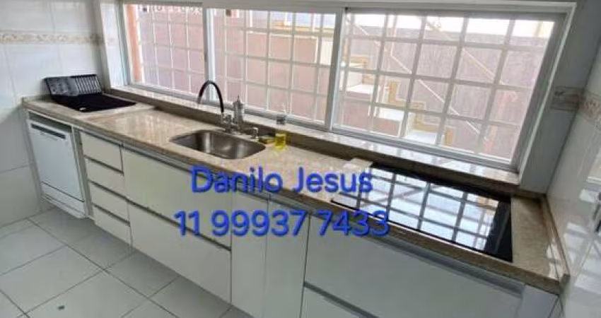 Casa com 5 dormitórios e 2 vagas. FL51