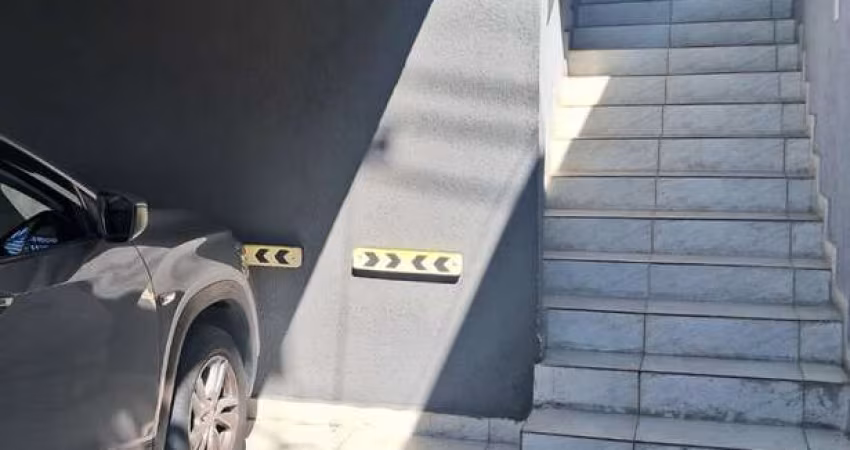 Sobrado com 3 Quartos e 3 banheiros à Venda, 215 m² por R$4.200,00 - FL59