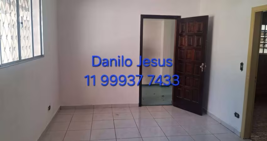 Casa com 2 dormitórios e 5 vagas. FL51