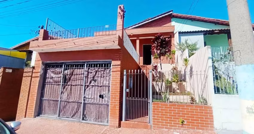 Casa 2 quartos com edicula e quintal FL14
