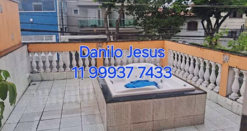 Casa com 3 dormitórios com ar condicionado, 3 vagas e quintal com churrasqueira. FL51
