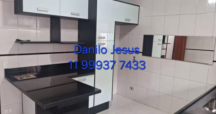 Casa  2 dormitórios com ar condicionado e 4 vagas. FL51