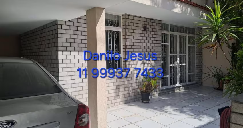 Casa 3 dormitórios sendo uma suíte, 4 vagas. FL51