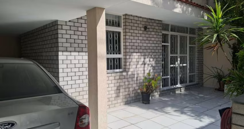 CASA TERREA COM 3 DORMITÓRIOS E  EDICULA FL26