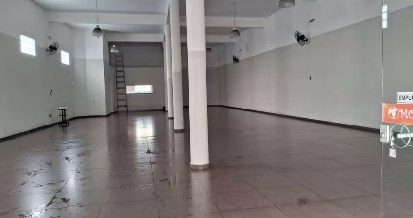SALÃO COMERCIAL COM 260 M2 E PÉ DIREITO DE 5 M FL26