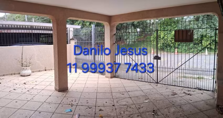 Casa térrea com 2 dormitórios, 2 vagas e edicula. FL51