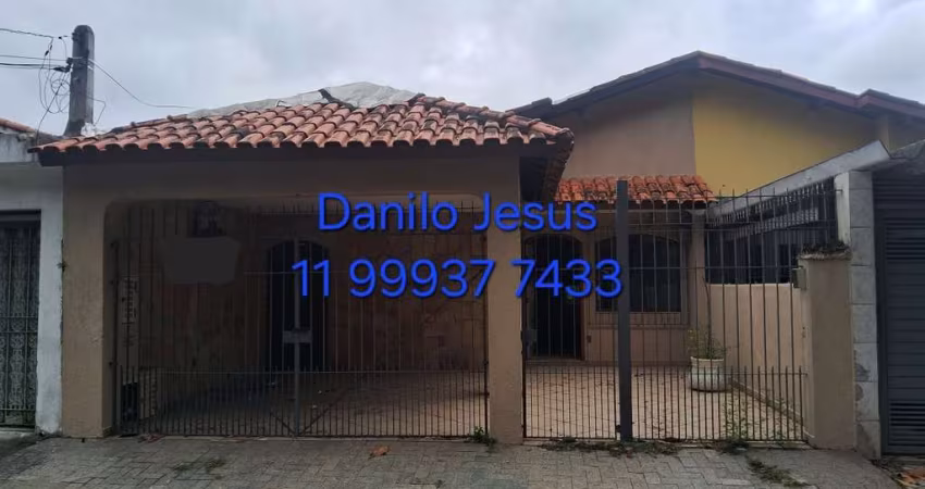 Casa térrea com 2 dormitórios, 2 vagas e edicula. FL51