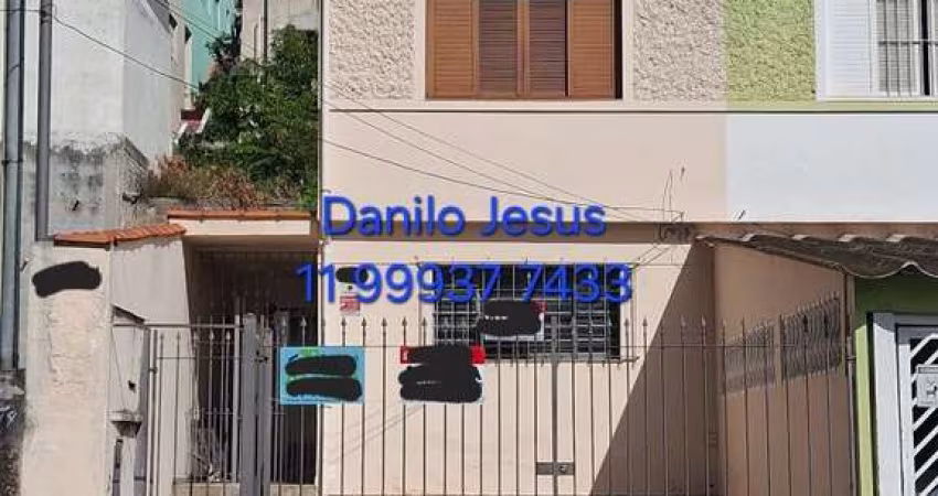 Casa com 2 dormitórios e 2 vagas. FL51
