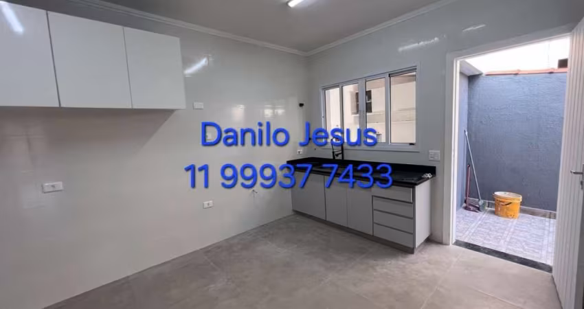 Casa com 3 dormitórios, 2 vagas. FL51