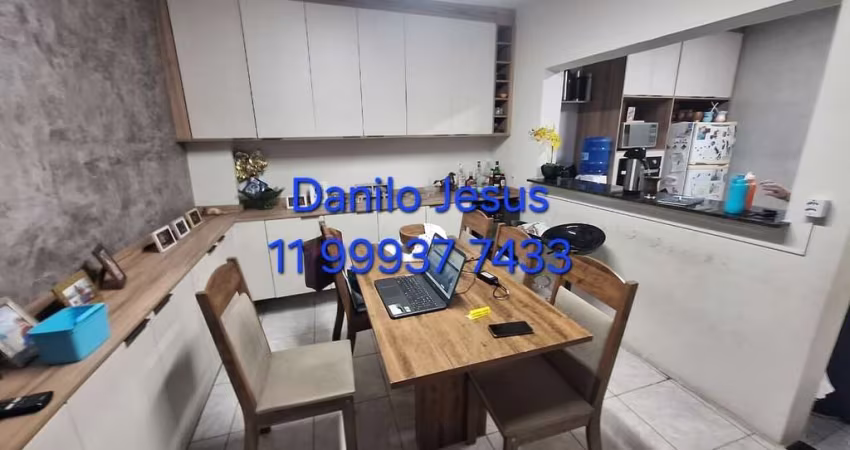 Casa com 2 dormitórios, 2 vagas e 2 banheiros.  FL51