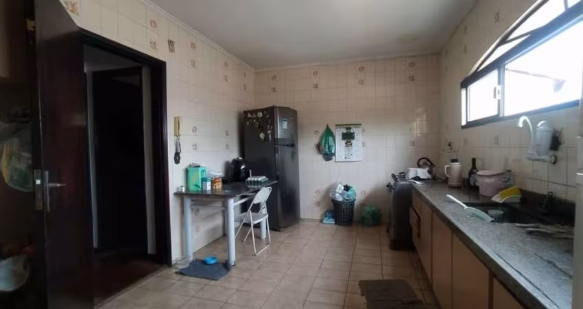VENDA  SOBRADO 04 QUARTOS  UMA SUÍTE E  04 BANHEIROS , 200 m²  FL38