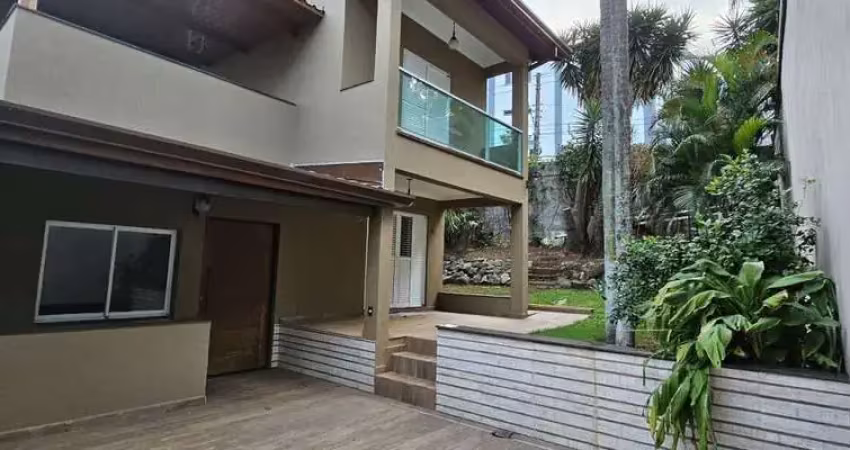 Sobrado para alugar Cotia. FI0007