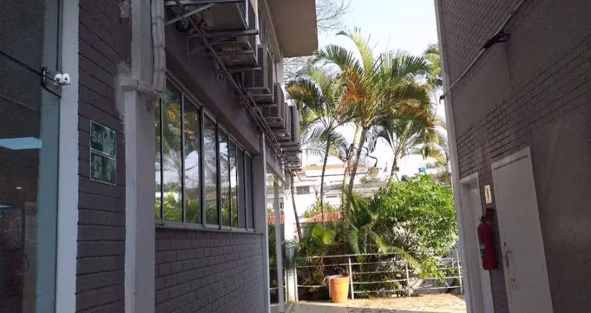 Prédio com 6 salas para alugar na Rua Alvarenga, 679, Butantã, São Paulo
