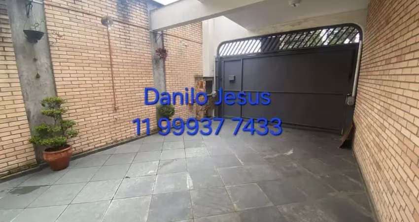 Sobrado com 3 dormitórios,  3 banheiros, 2 vagas de garagem coberta com portão eletrônico. fl51.