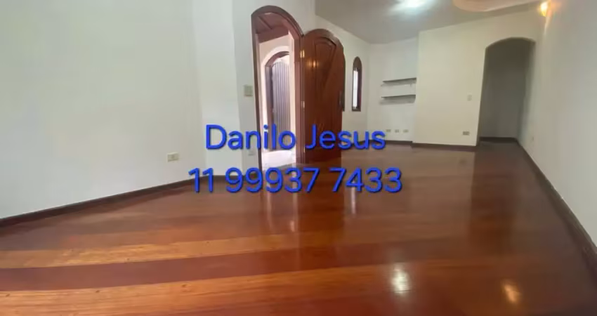 Sobrado com 3 dormitórios,  2 vagas e 3 banheiros. fl51.