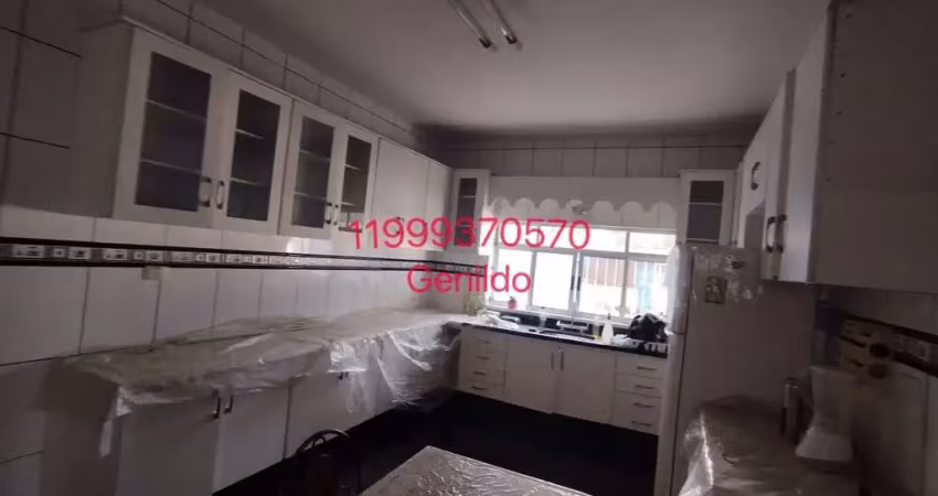 Casa de vila com 3 quartos 3 vagas 3 banheiros armários planejados  fácil acesso ao metro fl55