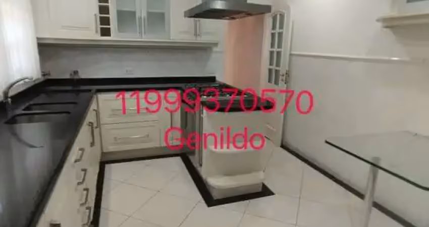 Sobrado semi mobiliado com 3 quartos, sendo 1 suites,2 vagas, edicula,  fácil acesso ao metro