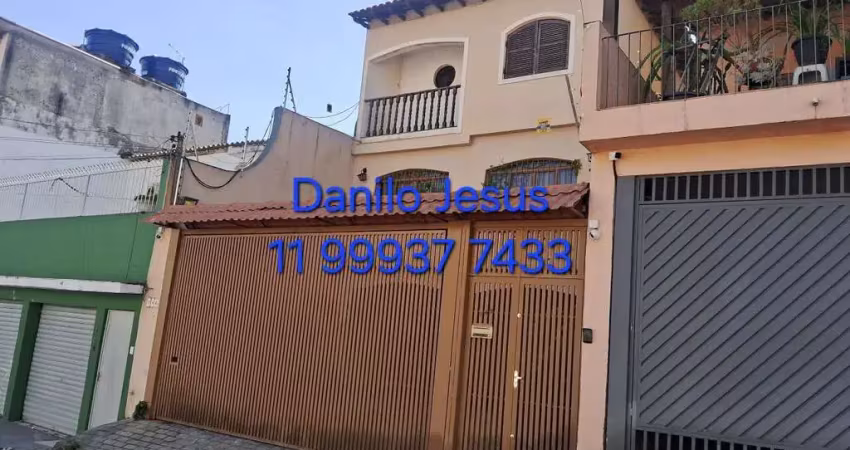 Sobrado com 3 dormitórios sendo uma suíte, 4 vagas. fl51