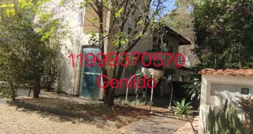 Sobrado em condomínio a 500m do metro butanta  com 6 quartos 6 suites 6 vagas edicula quintal fl55