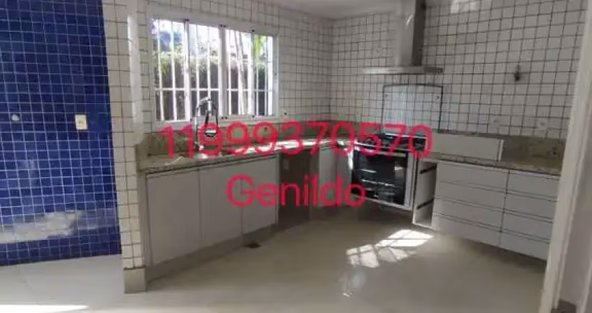 Sobrado em condomínio a 500m do metro butanta  com 6 quartos 6 suites 6 vagas edicula quintal fl55