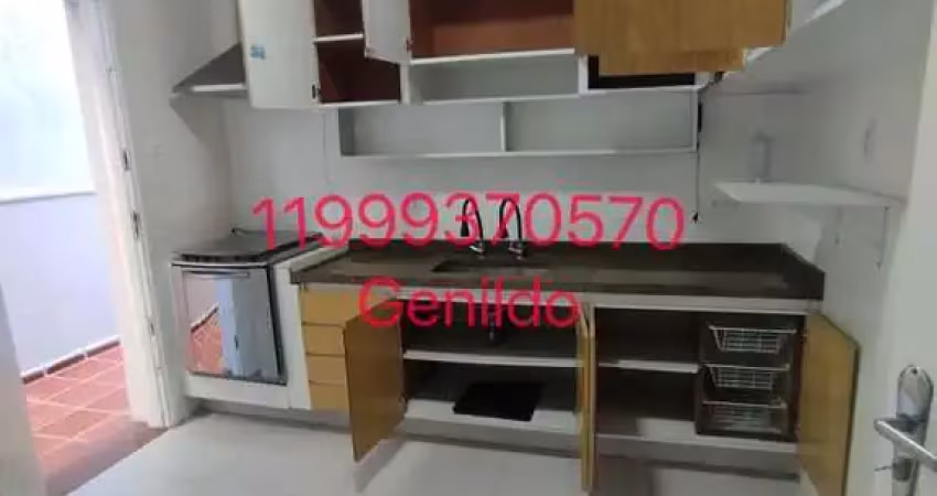 Sobrado com 2 quartos 2 vagas edicula quintal com armários planejados    do lado do metro  fl55