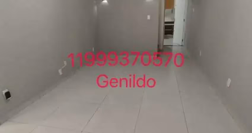 Sobrado com 2 quartos 2 vagas edicula quintal com armários planejados    do lado do metro  fl55