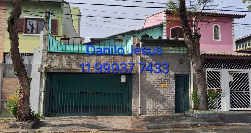 Casa assobradada com 2 dormitórios, edicula e 2 vagas.