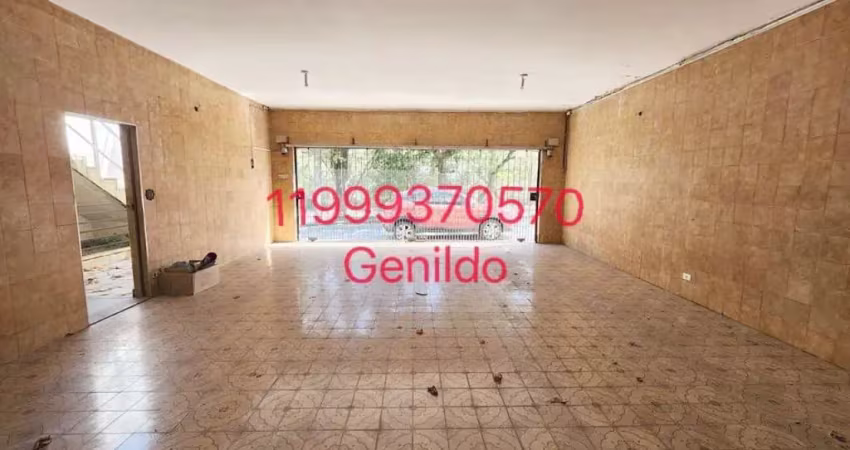 Casa terreá com 4 vagas 3 quartos 1 suite sala de jantar sala de estar  fácil  cesso ao metro fl55