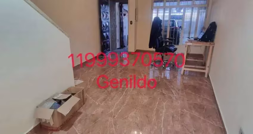 Casa com 2 quartos sendo 1 suite, 2 vagas ,  armários planejados , fácil acesso ao metro, fl55