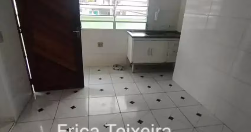 Casa 1 quarto, sala, e 1 vaga no jd esmeralda  fl35