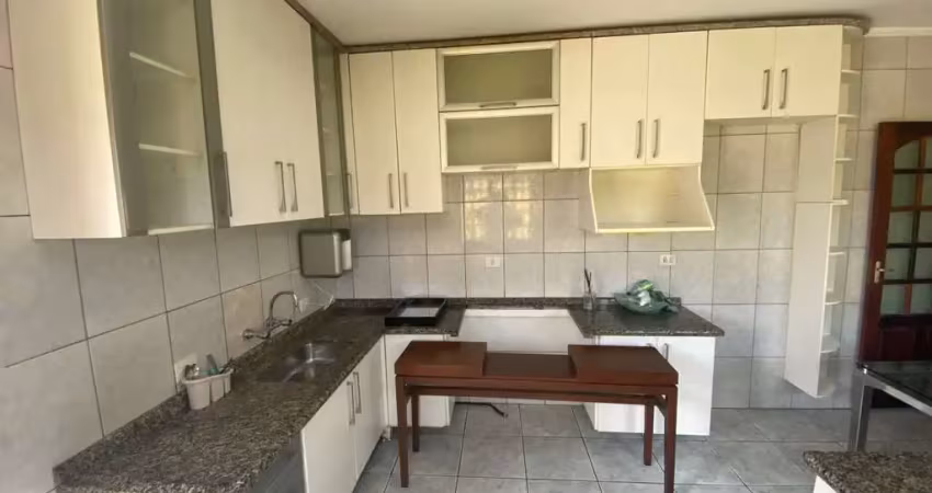 Belissimo sobrado com 3 quartos e 3 vagas no centro do bonfiglioli.