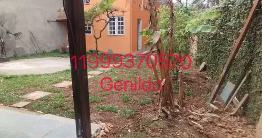 Casa com 4 quartos 2 suites, quintal , 2 vagas , edícula, sala de jantar, lareira,aceita pet, fl55