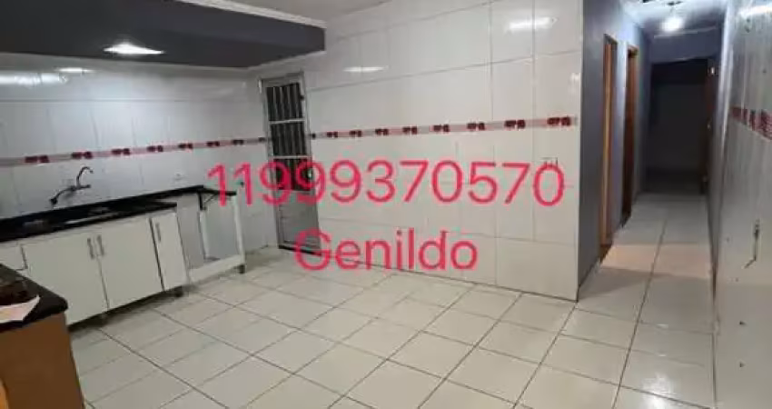 Casa terrea com 2 quartos, 2 vagas, quintal, sala, cozinha , aceita pet, fácil acesso ao metro, fl55