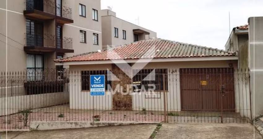 Casa com 3 quartos (01 suíte) e vaga para 3 carros cobertos
