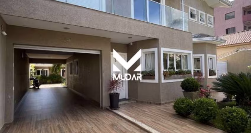 Casa Alto Padrão com 5 quartos (3 suítes) no Jardim América