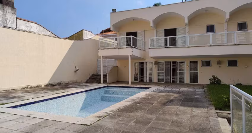 Luxuosa casa à venda em São Paulo-SP, no Campo Belo: 3 quartos, 3 suítes, 1 sala, 7 banheiros, 7 vagas, 682m²