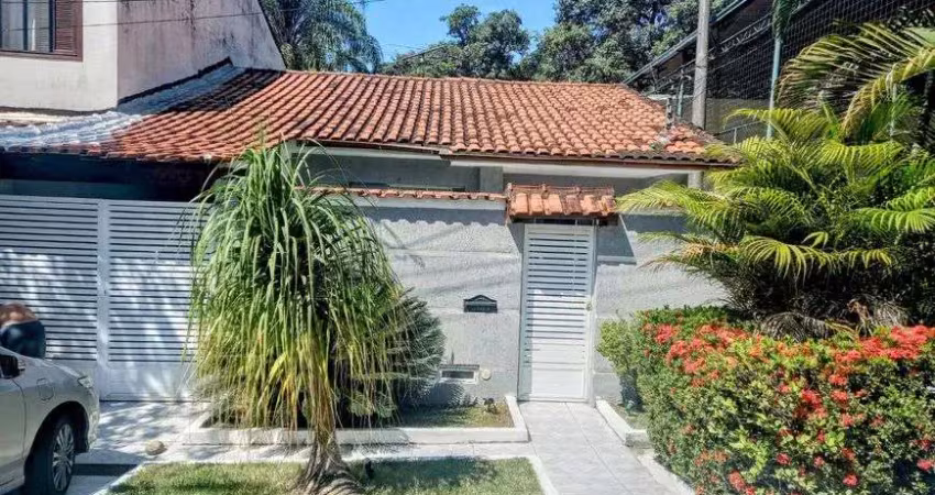 Excelente casa linear condomínio seg 24 hrs 2 quartos amplos vg 3 carros piscina churrasq privativas