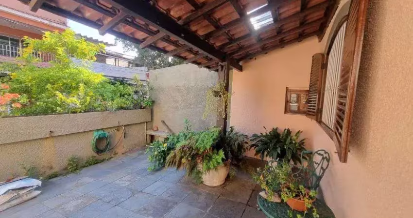 Excelente casa em condomínio junto ao park shopping jacarepaguá 3quartos 3banheiros quintal lazer