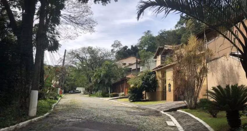 Lindíssima casa recém construída cond. fechado 3qts (1ste) arborizado sossegado repleta armários