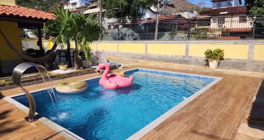 Lindíssima casa rua nobre 4 qts dependências piscina espaço gourmet garagem coberta 4 carros