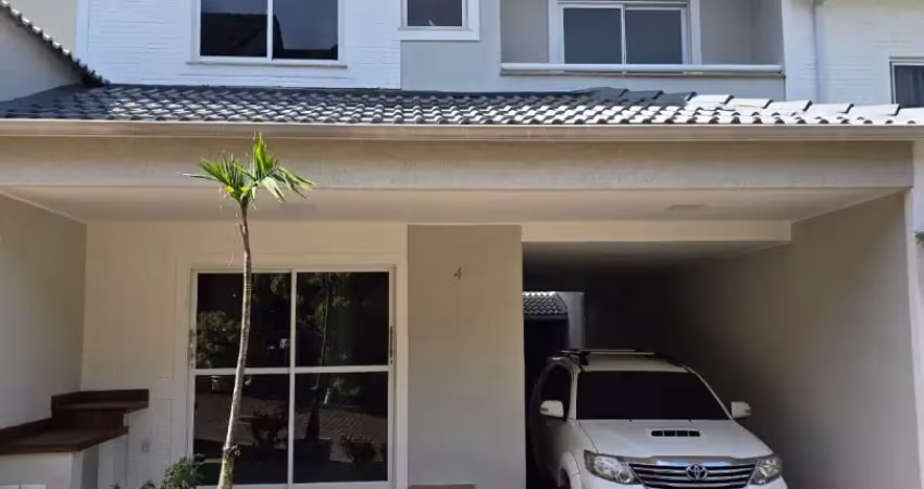 Maravilhosa casa de condomínio 4 suites sotão amplo e alto cozinha ampla até 4 carros na vaga churrasqueira privativa
