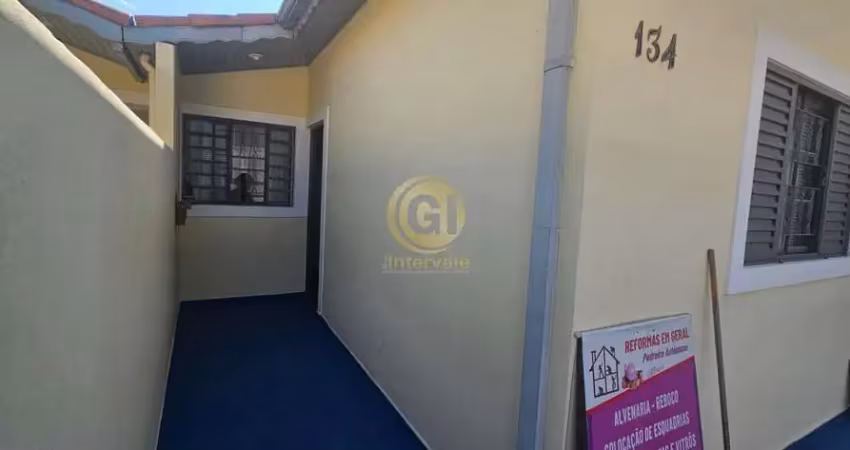 Casa com 2 quartos para alugar na Rua Almirante Tamandaré 134, São João, Jacareí