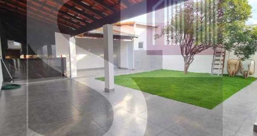 Casa para Venda em Uberlândia, Santa Mônica, 4 dormitórios, 1 suíte, 3 banheiros, 4 vagas