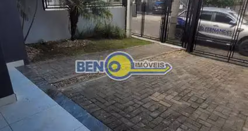 Sobrado 3  dormitórios sendo 1 suíte,  sala, cozinha, pátio frente e fundo