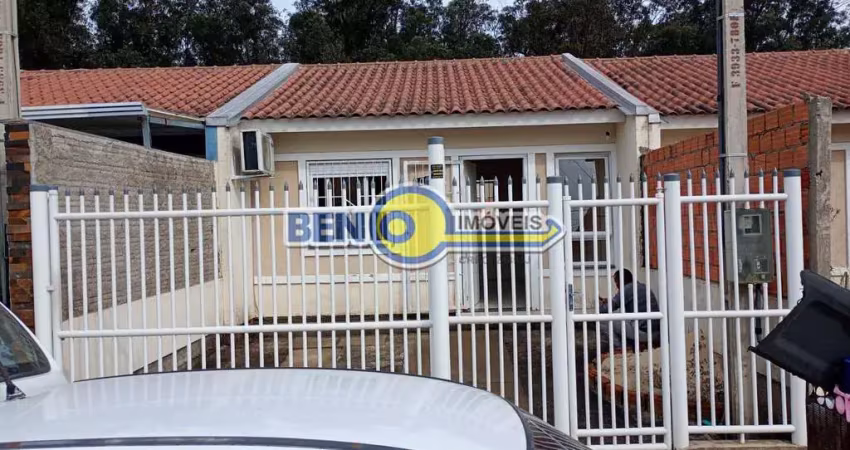 Casa com 1 dormitório, pátio e garagem em bairro residencial