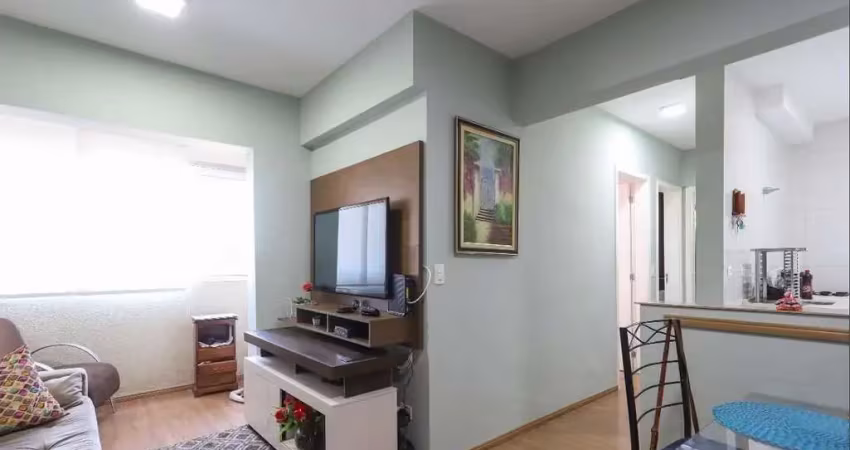Lindo apto, piso laminado, varanda com vidros, box vidro no banheiro