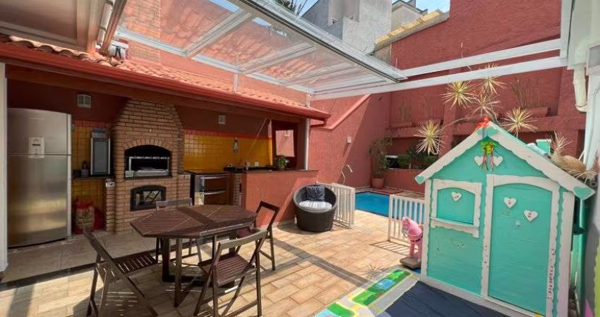 Sobrado a Venda em Santa Teresinha - 04 Quartos, 06 vagas com 324 m²